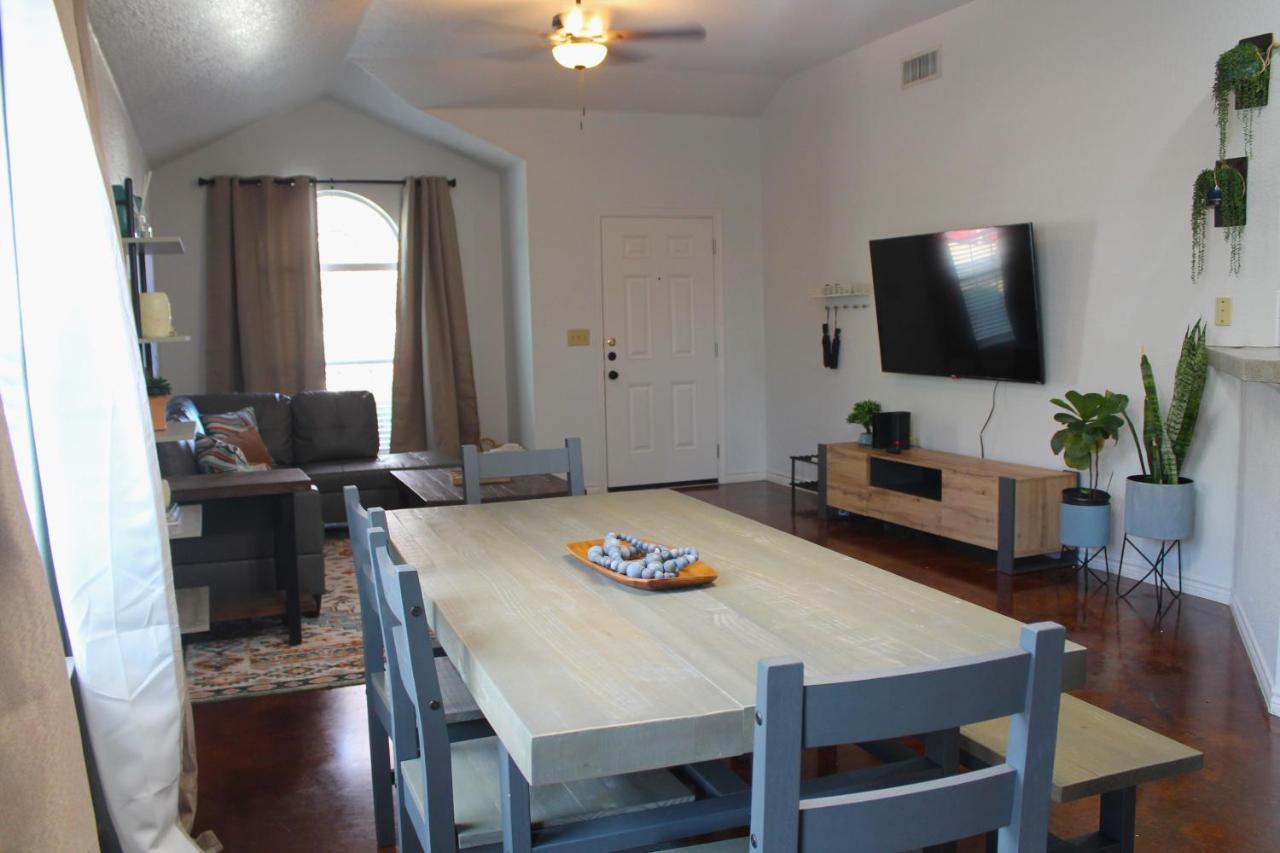 Setting The Right Vibes. Apartment Killeen Bagian luar foto